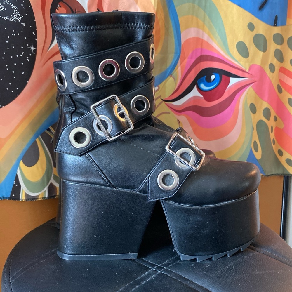 LAMODA platform ankle boots